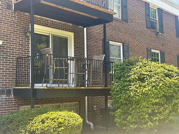 2nd image of 1460 Slade Ave APT 202
