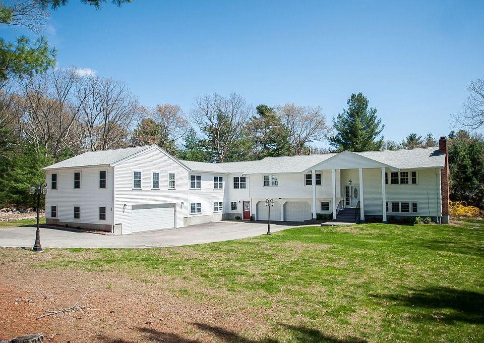 1st image of 10 Lois Dr