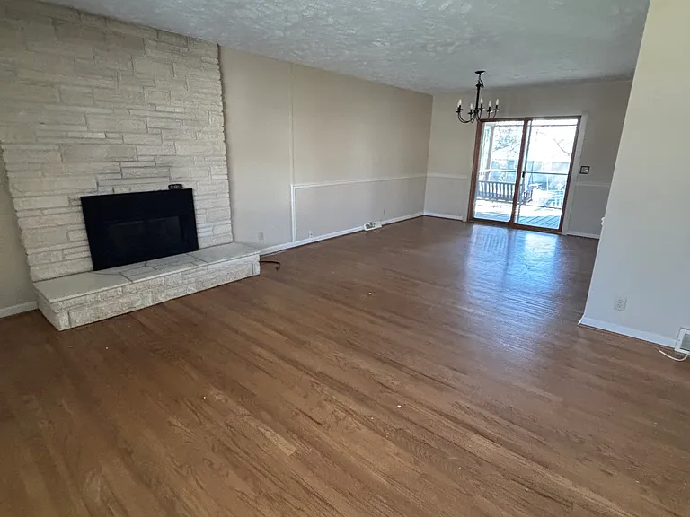 1115 Surrey Rd — Photo 5