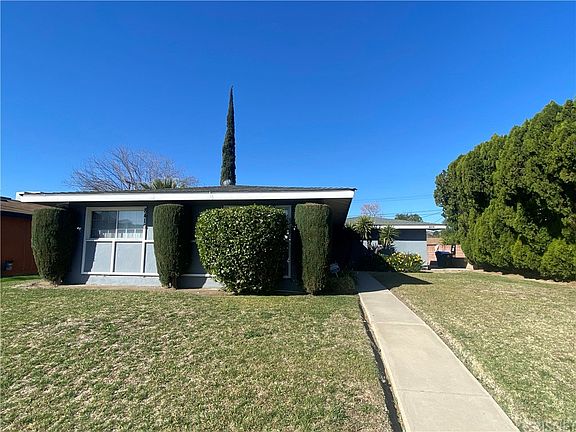 3rd image of 8415 Topanga Canyon Blvd