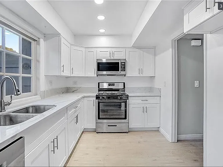 2450 Vista Hogar — Photo 1