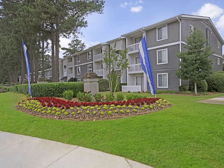 Lacota Apartments — Photo 22