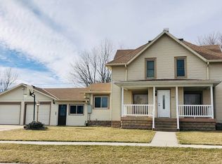 202 S Pine St, Blue Hill, NE 68930