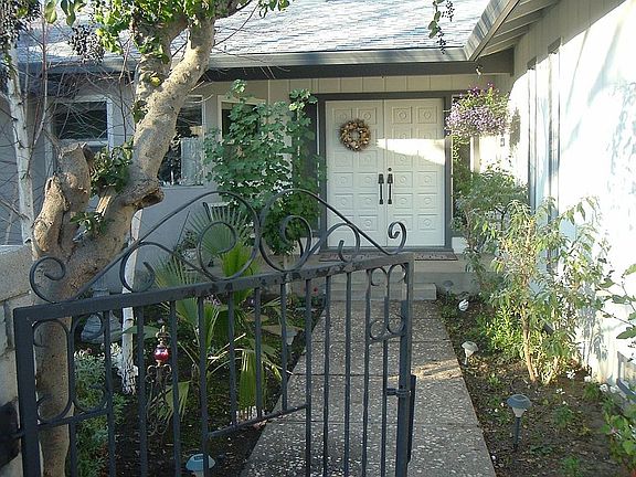 showing entryway via courtyard