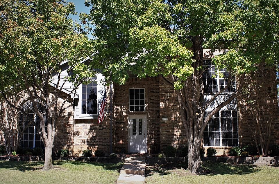 1st image of 973 Little Den Dr