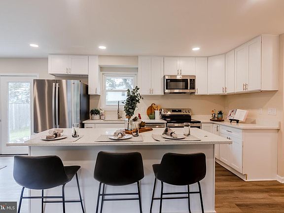 5th image of 525 Old Mill Rd