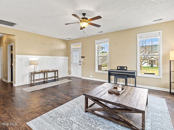 4th image of 2245 Lakedale Drive