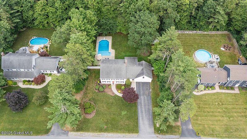 3rd image of 27 Willow Road