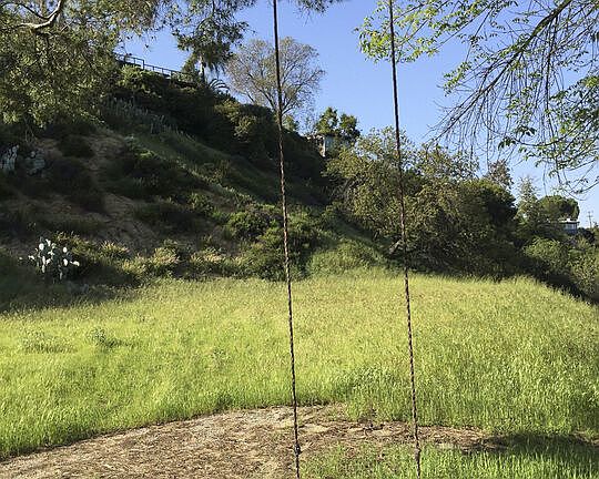 4th image of 8813 Wonderland Ave