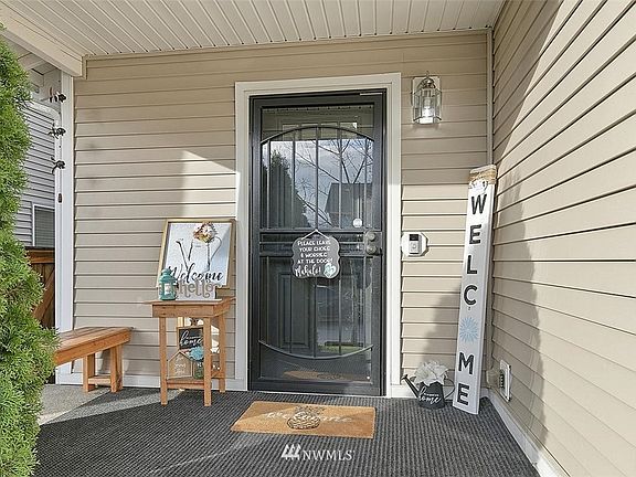 Charming entry greets guests