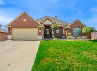 1805 Vista Royale Ct, Fort Worth, TX 76108