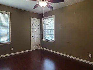 2421 Pecan St
