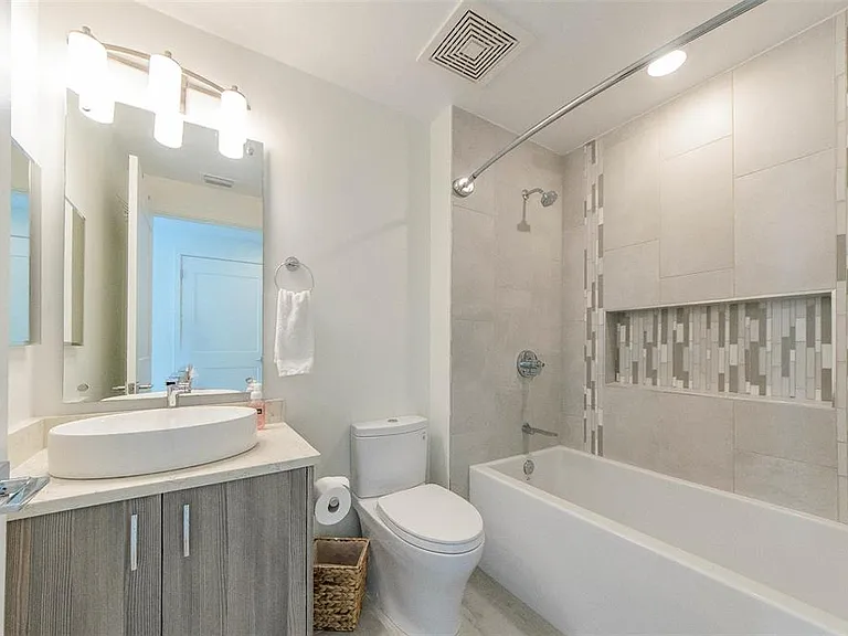 15 Avalon St #702 — Photo 29