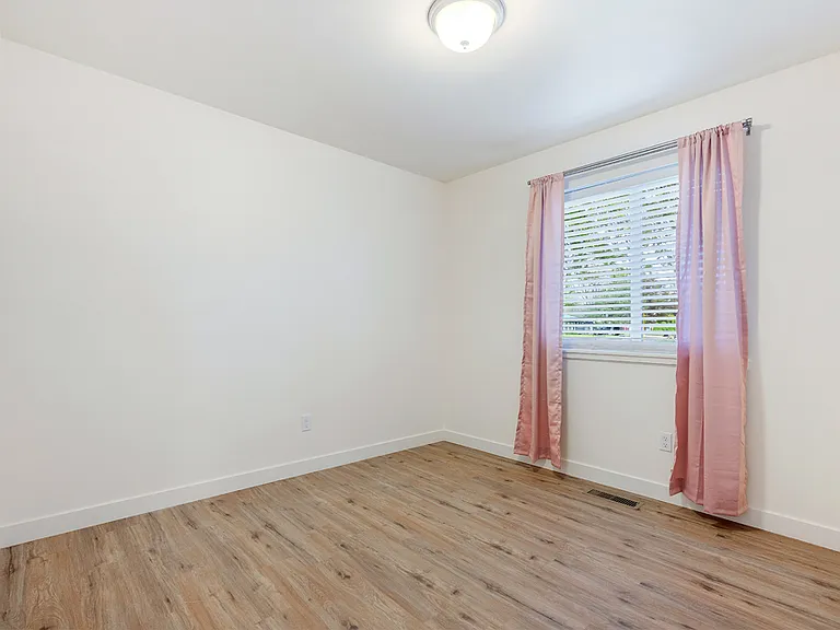 819 W Galloway Ave — Photo 6