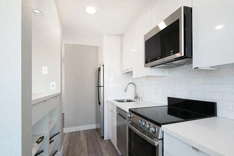 2000 Broadway Street Apartments — Photo 20
