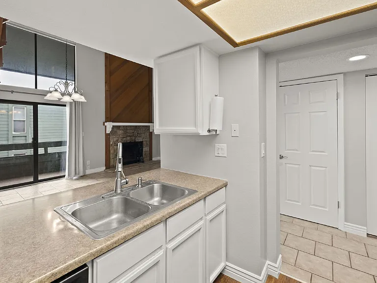 144 W Rockrimmon Blvd #302 — Photo 4