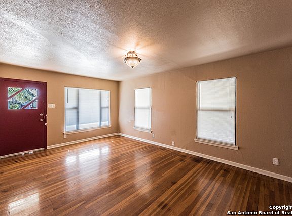5th image of 211 Quentin Dr