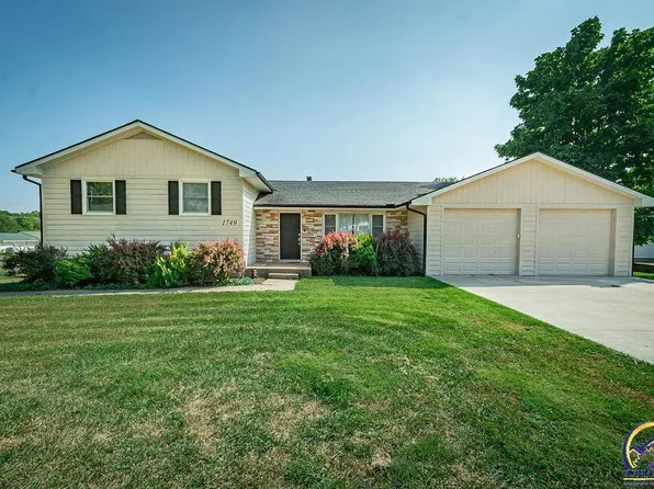 1749 NW 39th St, Topeka, KS 66618
