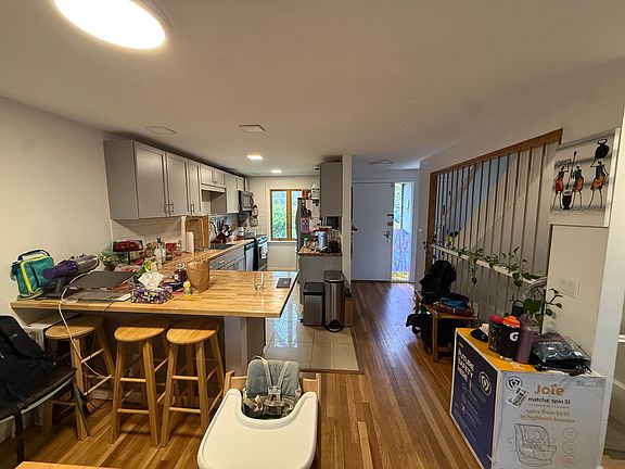 3rd image of 21 Webster Ct