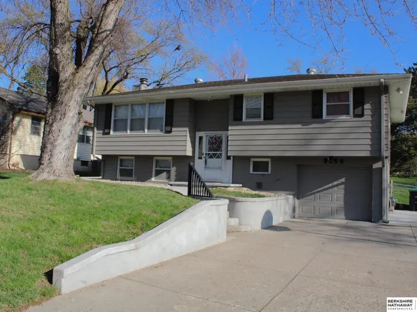 9816 Nina St, Omaha, NE 68124