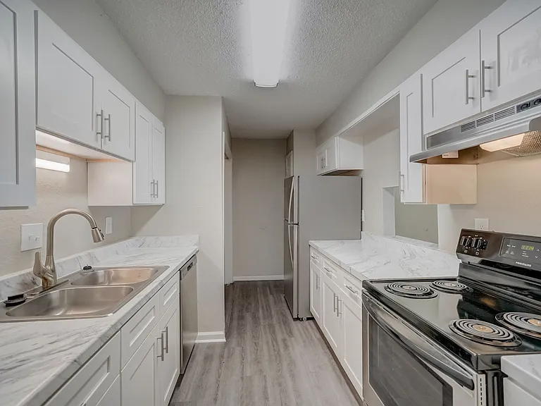Hills at Hoover Apartments — Photo 3