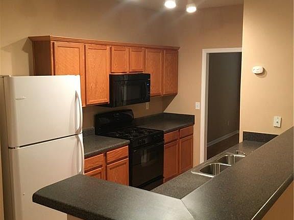 4th image of 20 Georgian Cir