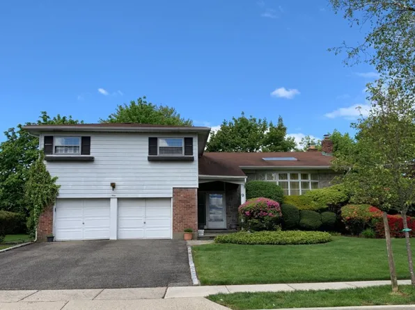 9 Seneca Pl, Jericho, NY 11753