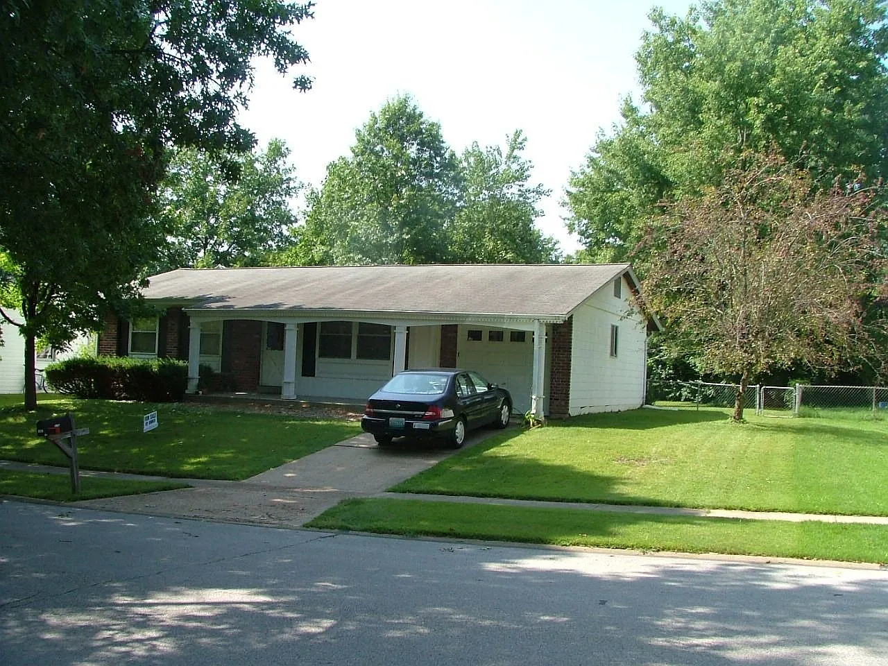 576 Golfwood Dr photo 1