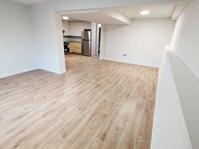 34 McConkey Pl #LOWER — Photo 8