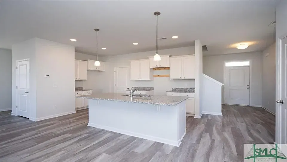4 bed, 2174 sqft, $2,450 — Photo 3