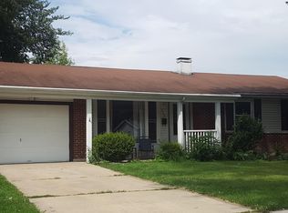 360 Maple Ln, Elk Grove Village, IL 60007