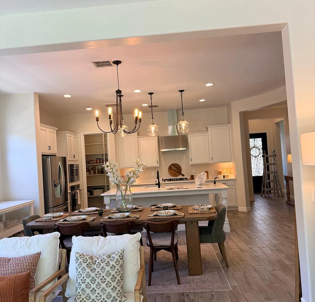 3 bed, 1971 sqft, $2,900 — Photo 2
