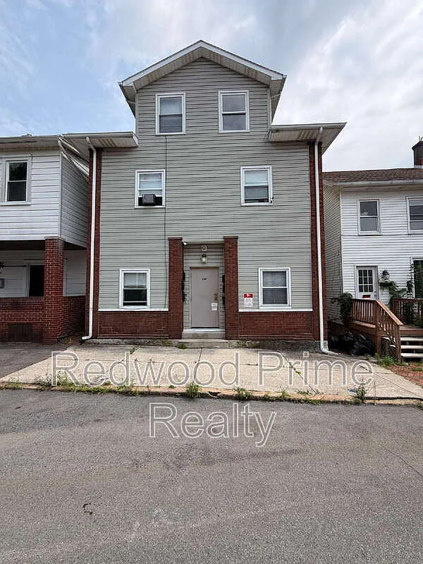 1 bed, 1.0 bath, $975 — Photo 1