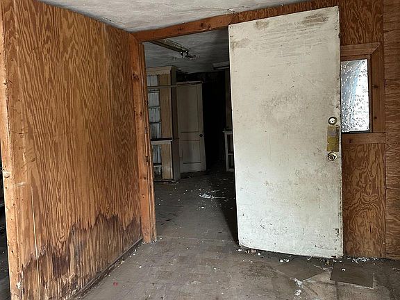 3rd image of 300 E Upsal St