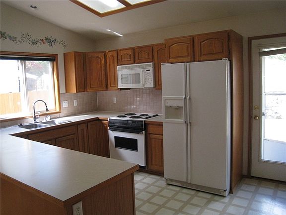 2nd image of 8604 Sebastian Dr NE