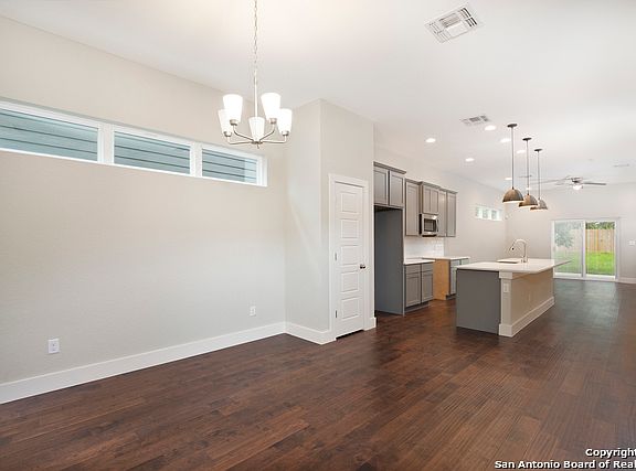 5th image of 207 Cooper St