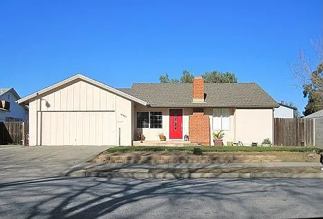 37982 Birch St photo 1