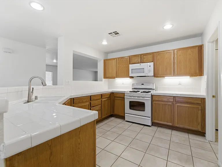 42144 Madison Ct — Photo 8
