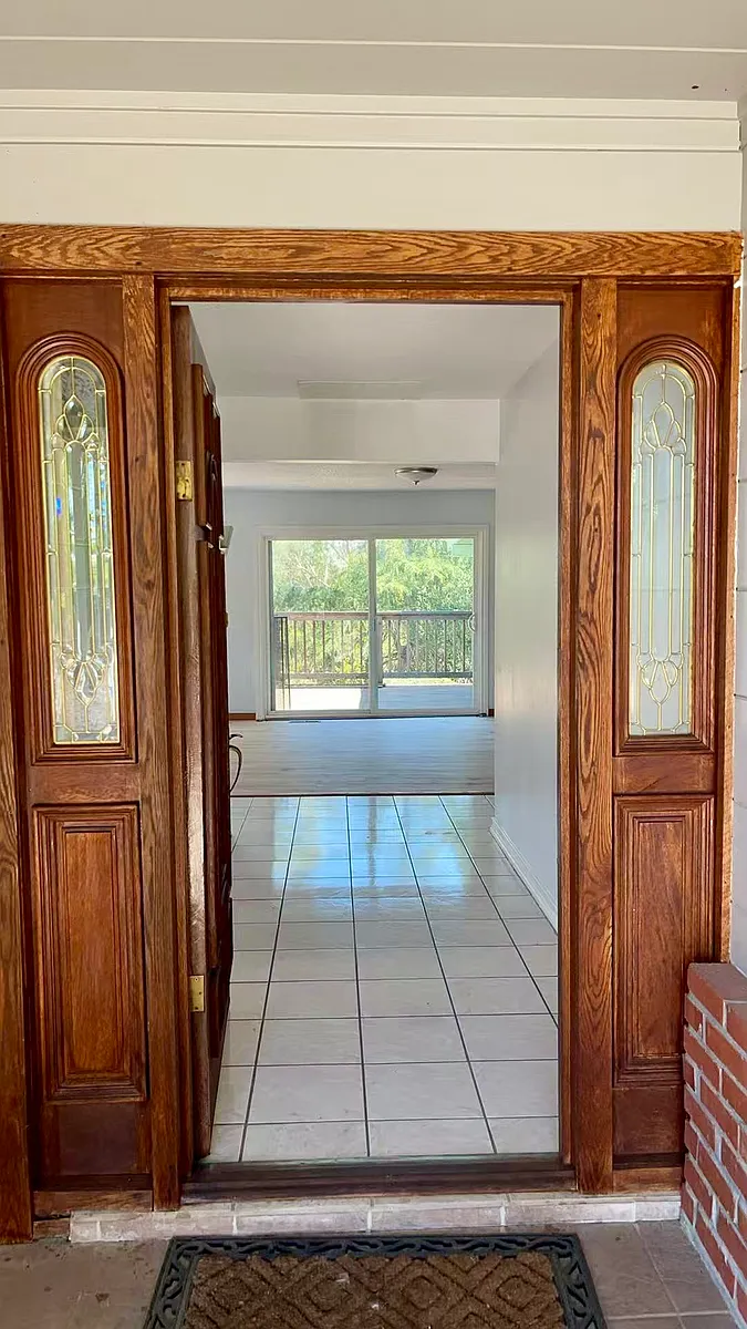 Building Photo - 536 Whitecliff Dr