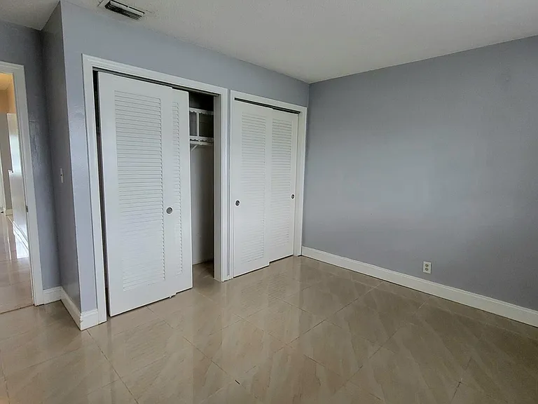 1821 NE 56th St #4 — Photo 8