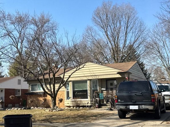 17355 Pershing St, Livonia, MI 48152