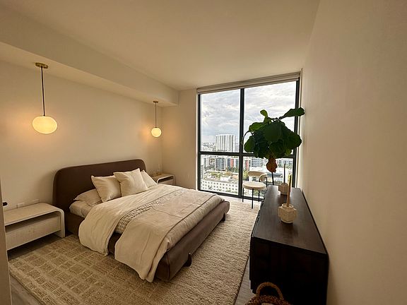 4th image of 416 NE 34th St #1208