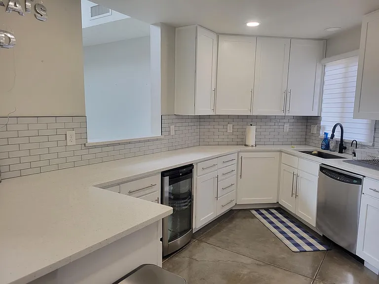 3225 E 3rd St — Photo 5