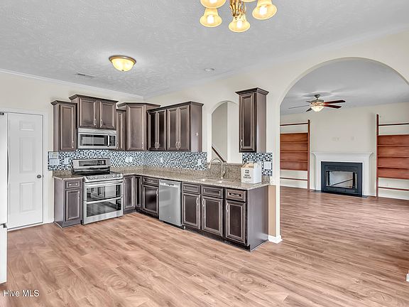 4th image of 205 Crockett Ridge Court E
