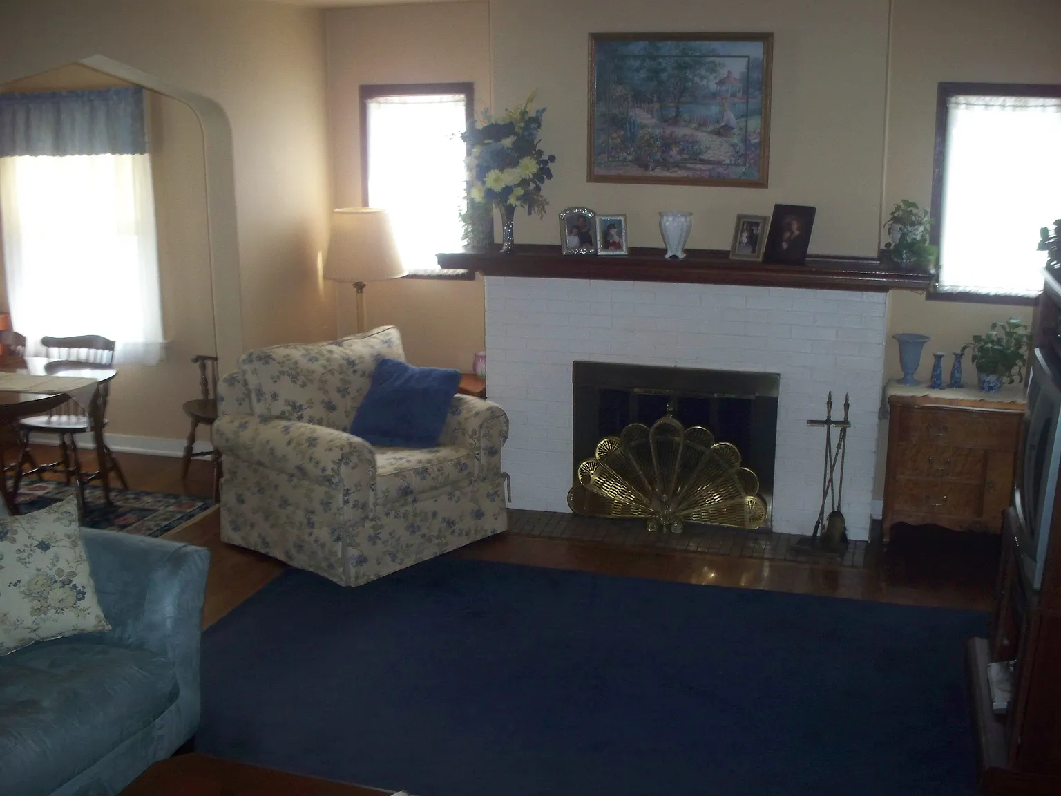 327 S Wolf Rd photo 1