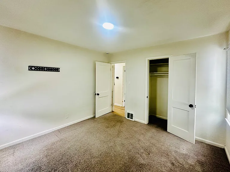 21801 Cushing Ave — Photo 14