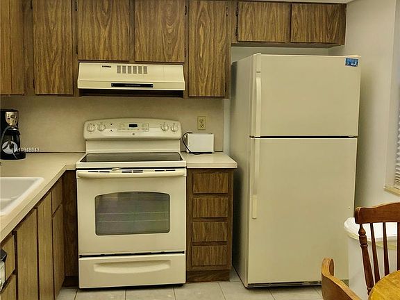 4th image of 131 SE 3rd Ave APT 303