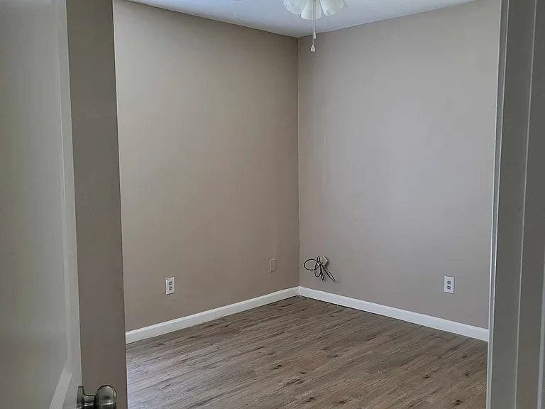 6208 Washington Ave — Photo 9