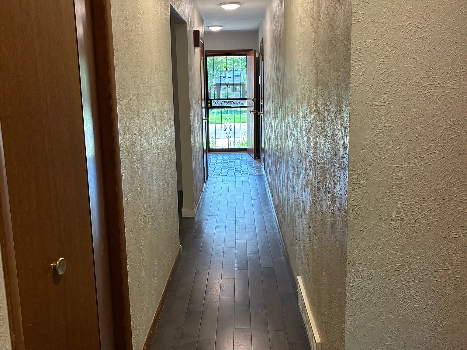 4 bed, 2800 sqft, $4,200 — Photo 2