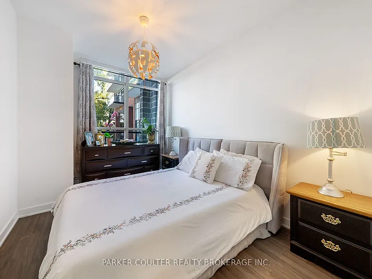 681 Yonge St #114 — Photo 17